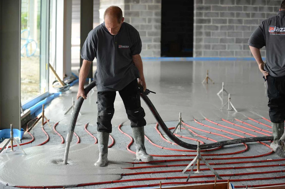 Pose de chape fluide anhydrite sur plancher chauffant